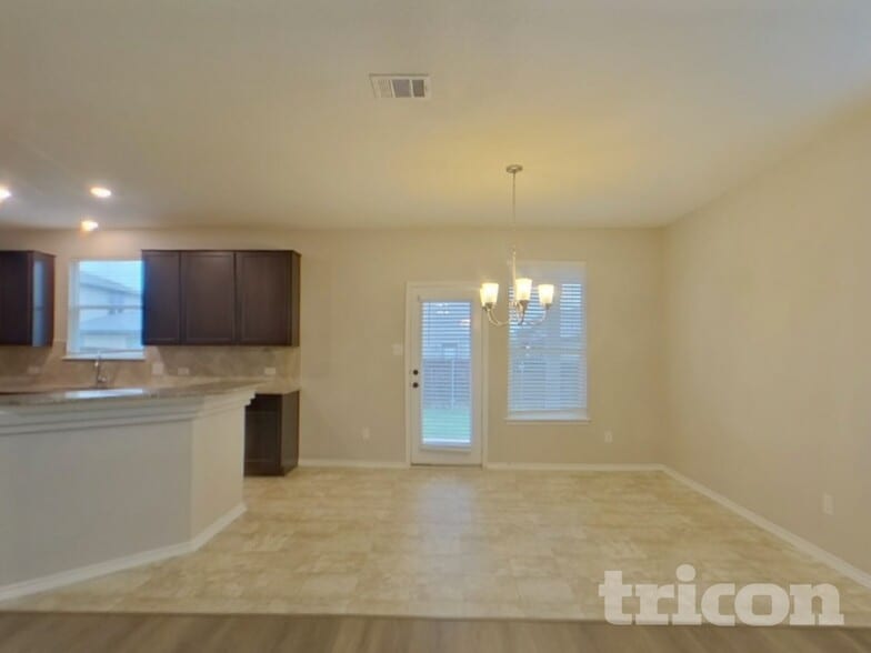 Building Photo - 13725 Vigilance St