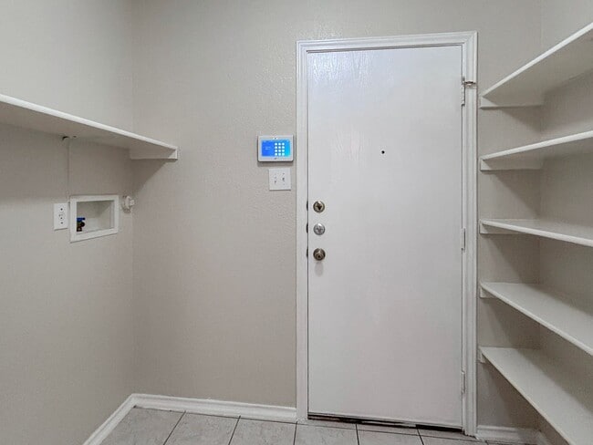 Building Photo - Northeast 3/2 with New Bedroom Floors & Covered Patio