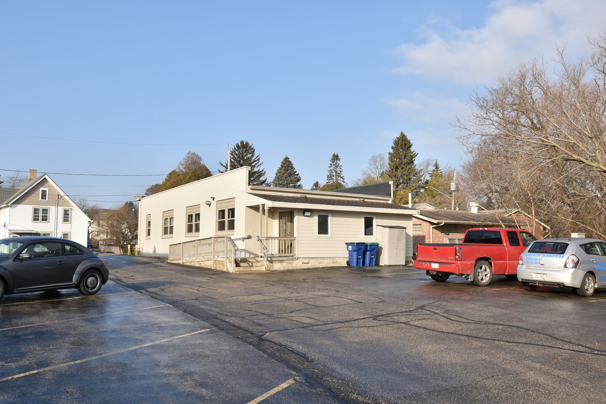 Building Photo - 122 S Webster St