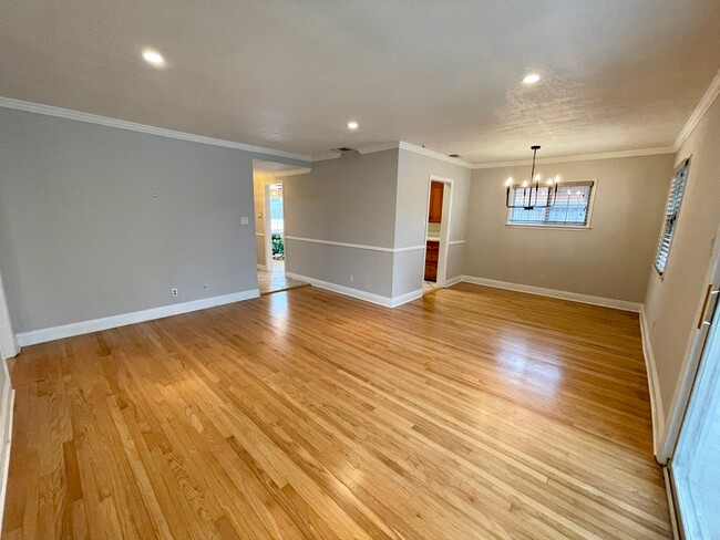 Building Photo - 3651 W 147th St