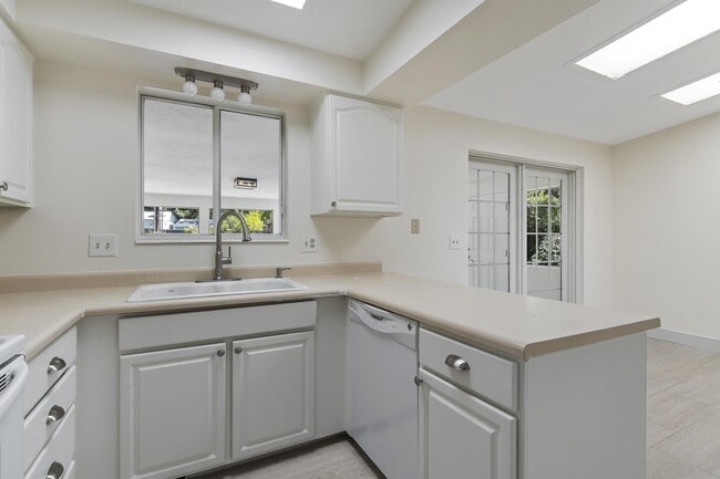 Building Photo - 7841 Da Vinci Dr