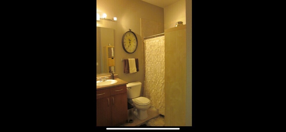 Building Photo - 5401 S Park Terrace Ave