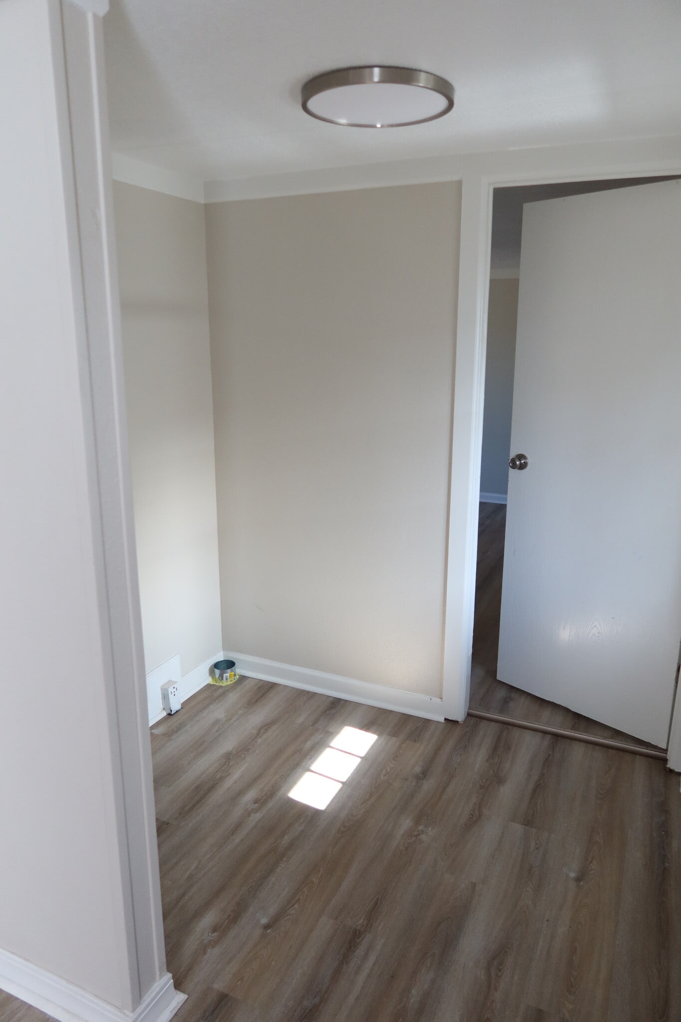 laundry room - 124 N Violet St