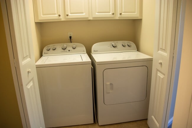 Building Photo - 122 Tuftin Dr