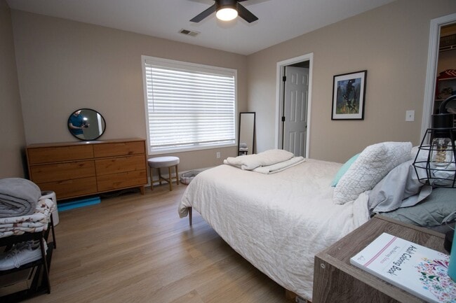 Building Photo - 2 bedroom/2.5 bathroom townhouse in Arsenal Hill