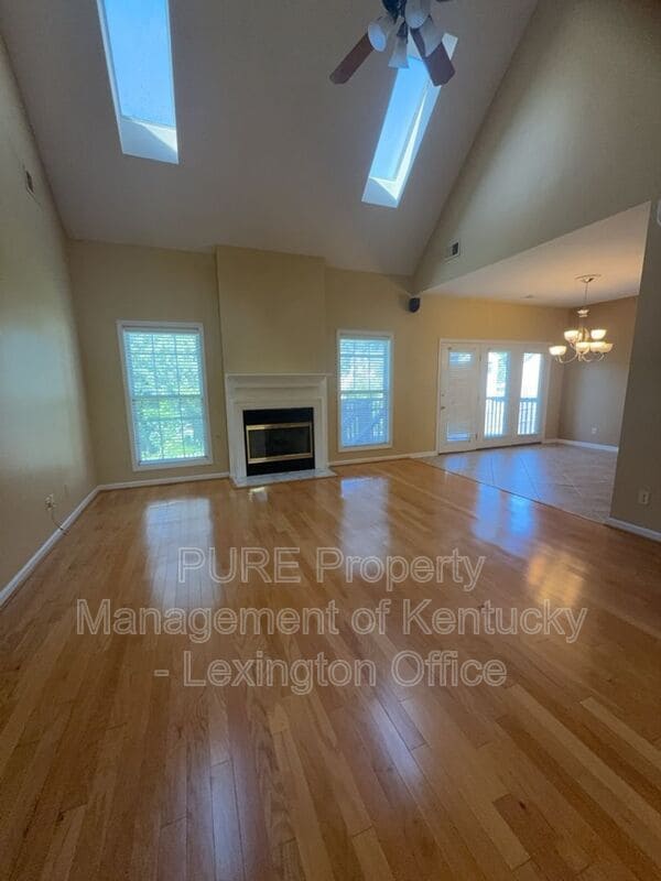 Building Photo - 4844 Clifford Cir