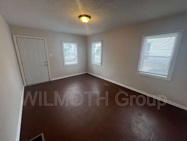 Building Photo - 3915 Hillside Ave