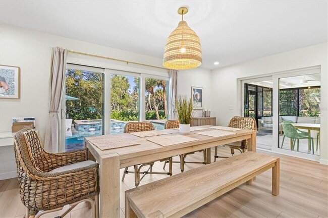 Building Photo - 2641 Hyde Park St