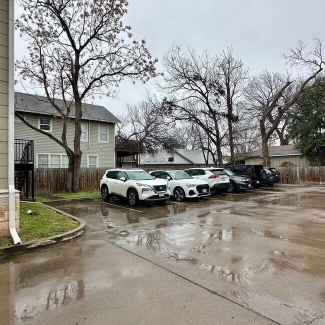 Building Photo - 1418 S 10th St