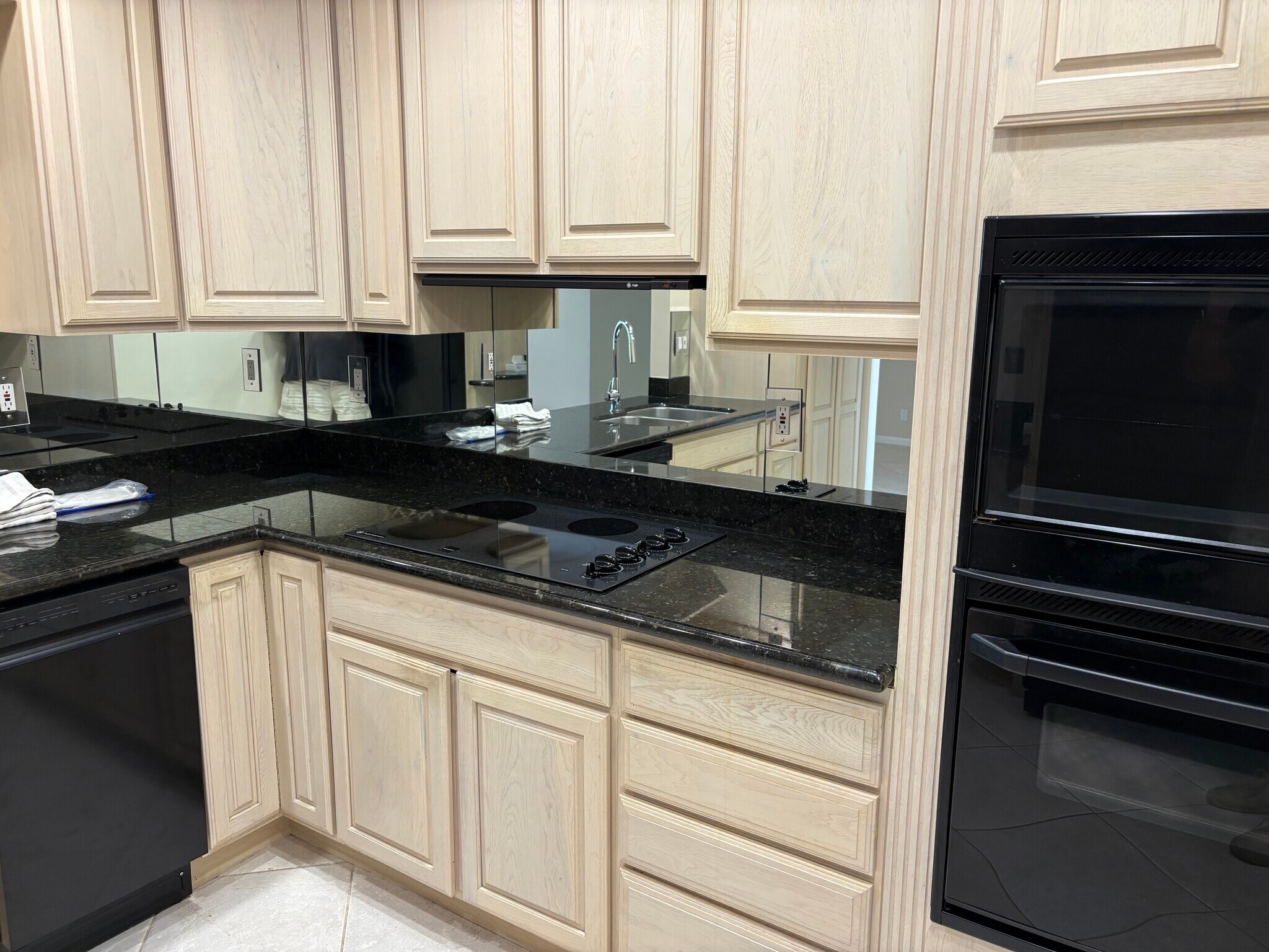 Building Photo - 3951 NE 17th Ave