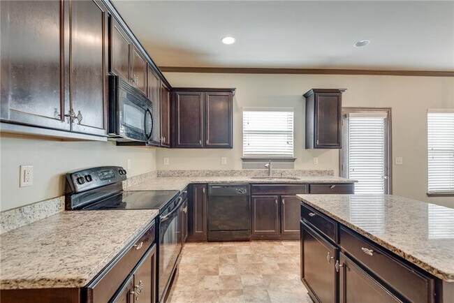 Building Photo - 4135 Whitfield Oak Way NE