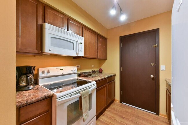 Building Photo - 5113 N East River Rd