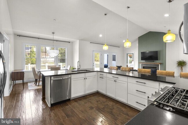 Building Photo - 17601 Crystal Spring Terrace