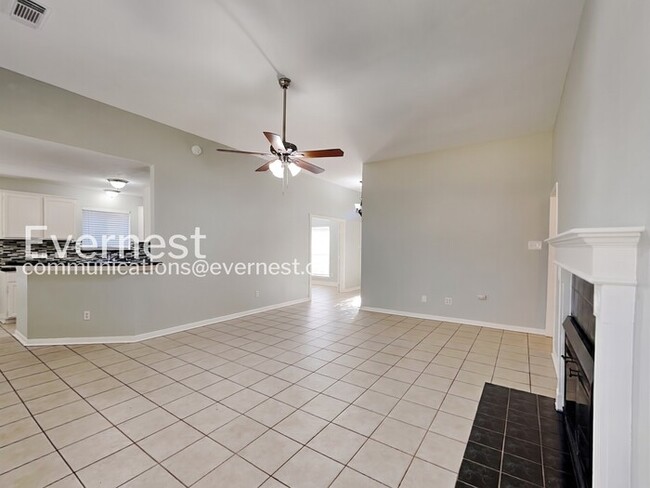 Building Photo - 4 Bed/2 Bath Home with Fenced Yard and Attached Garage / 4 Bed, 2 Bath / Pet-friendly / Available...