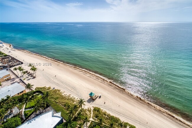 Building Photo - 18201 Collins Ave