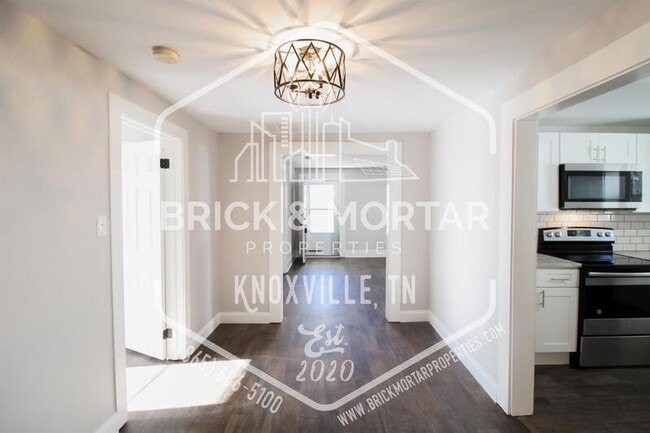 Building Photo - 404 E Emerald Ave