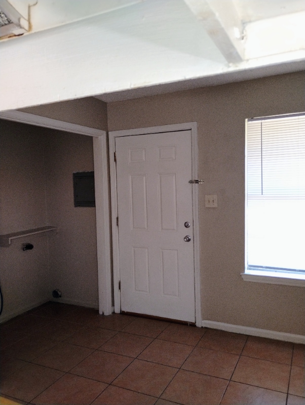 Building Photo - 1007 Shilo St