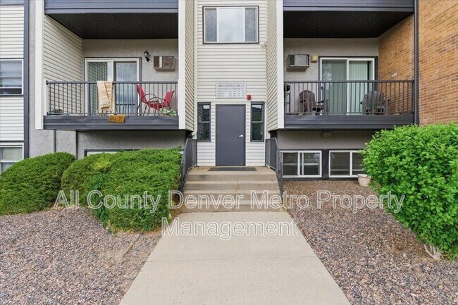 Building Photo - 1400 Golden Cir