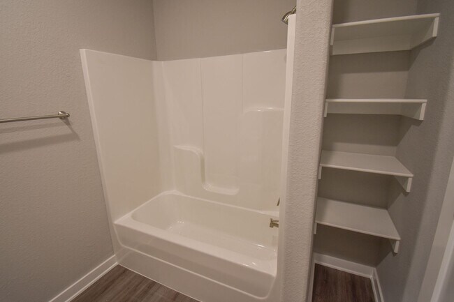 Building Photo - Beautiful 3 Bed 2 Bath Home in Farmington!