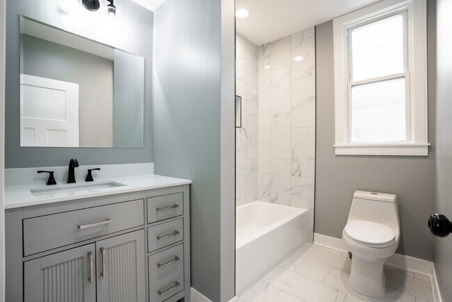 Building Photo - 4624 N Springfield Ave