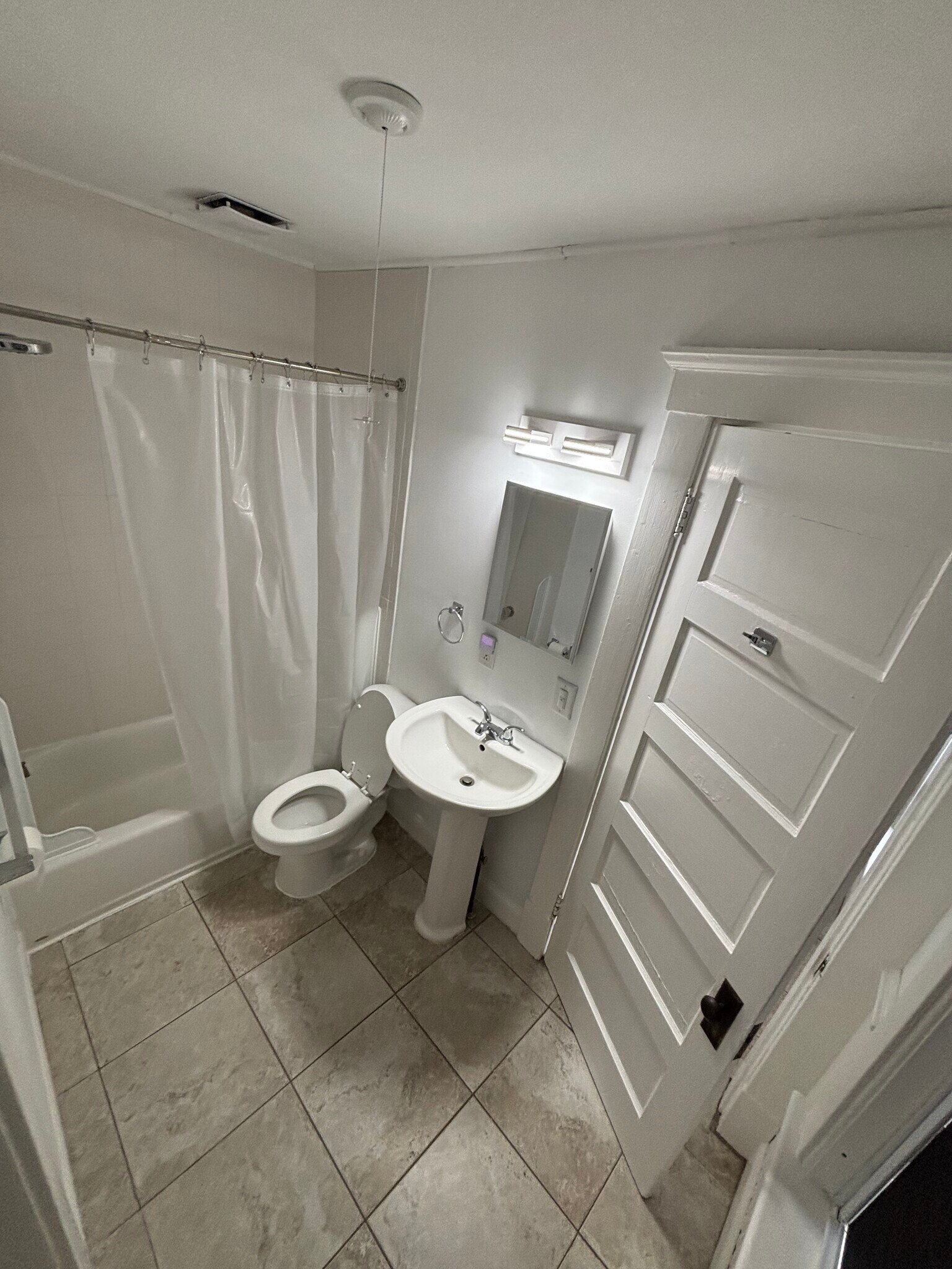 Building Photo - 87 Highland Ave