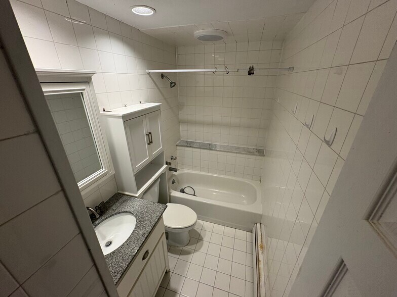 Building Photo - 26 Knolltop Dr