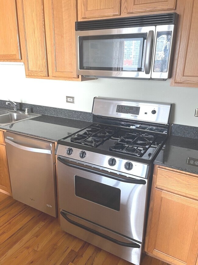 Building Photo - 41 E 8th St