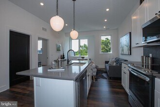 Building Photo - 2940 W Thompson St