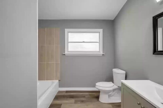 Building Photo - 360 Chicago Ave