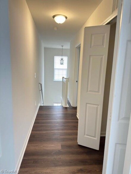 Building Photo - 302 Mourning Dove Terrace