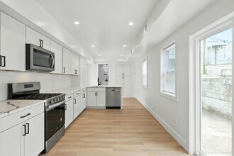 Building Photo - Luxury Rental - Southside Flats