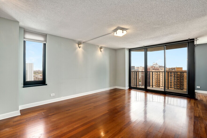 Living room - 3660 N Lake Shore Dr