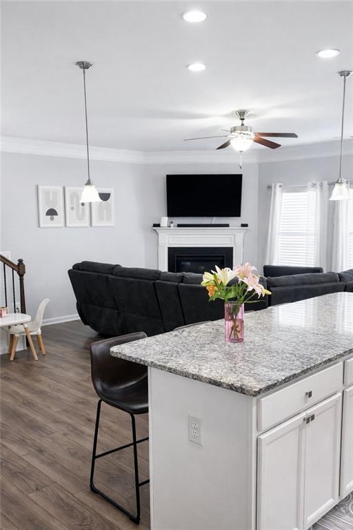 Building Photo - 39 Crescent Chase