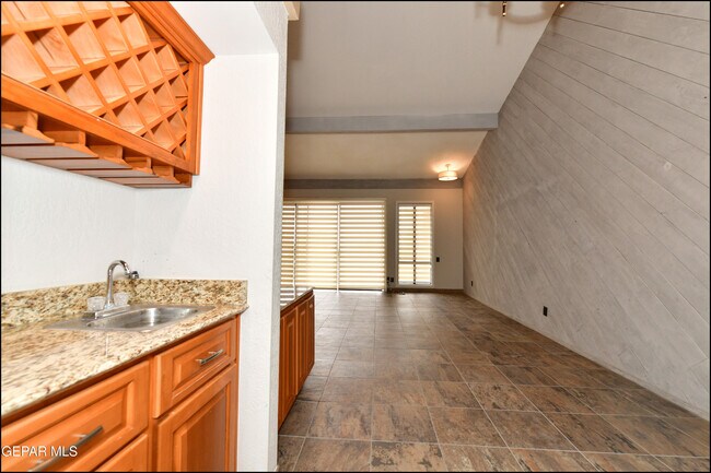 Building Photo - 5900 Mira Hermosa Dr