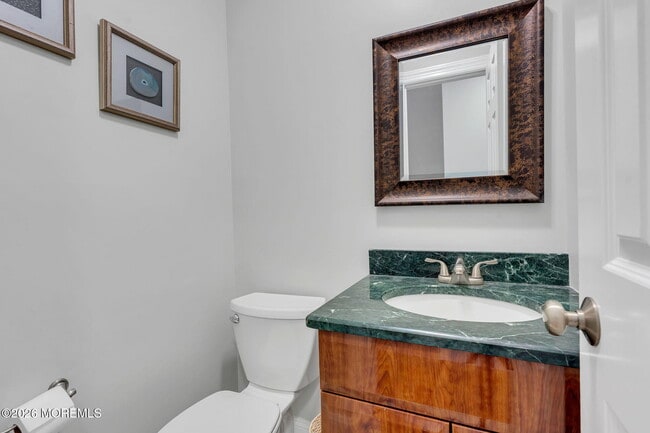 Building Photo - 23 E Mnr Sq