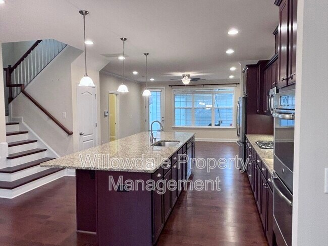 Building Photo - 136 Spring Pine Ln