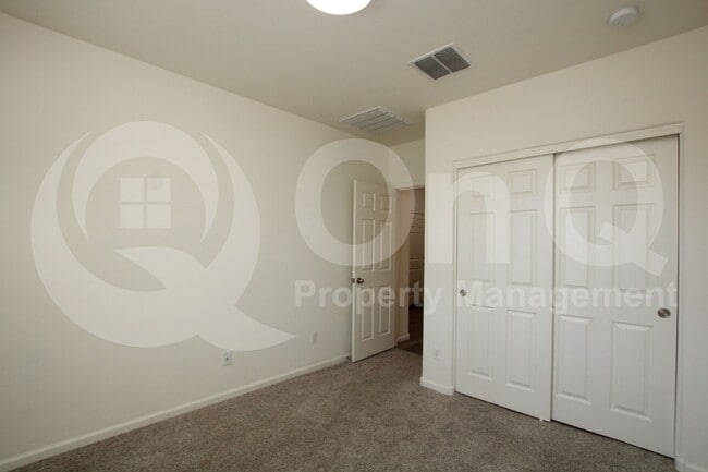 Building Photo - 5420 W Desert Hollow Dr
