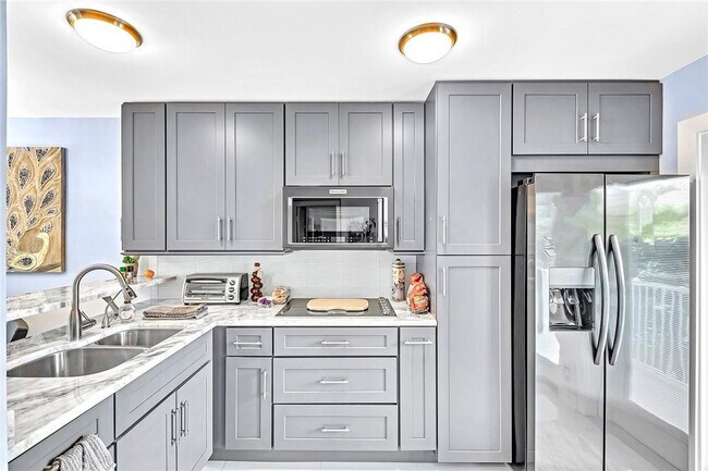 Building Photo - 1439 S Ocean Blvd