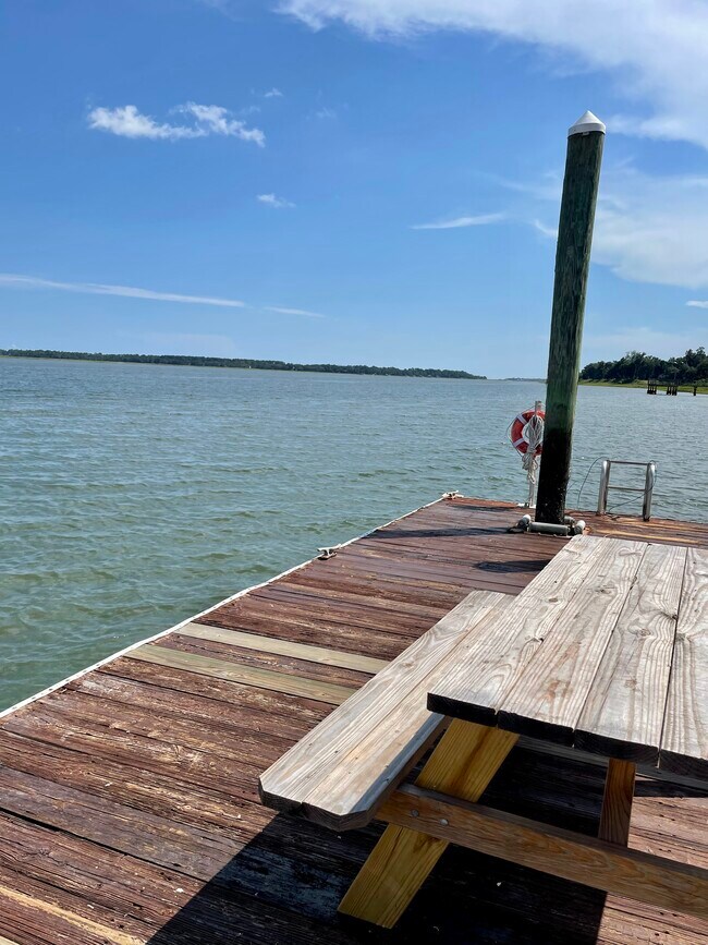 Building Photo - 1231 Ladys Island Dr