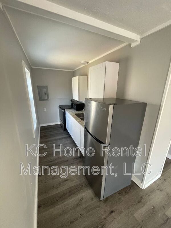 Building Photo - 810 S Hardy Ave