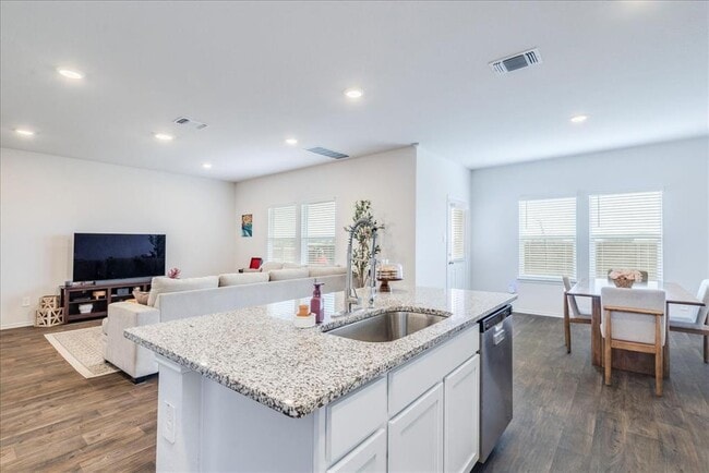 Building Photo - 125 Frogmore Lp