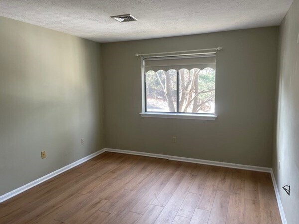 Building Photo - 50 Steeplechase Ct