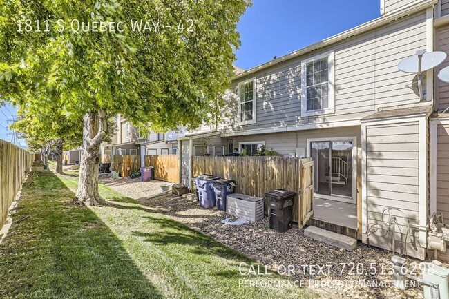 Building Photo - Freshly updated 2 Bed Townhome