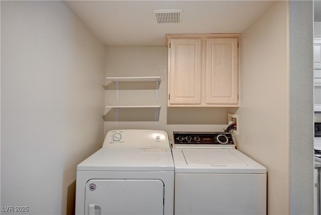 Building Photo - 10164 Tree Bark St