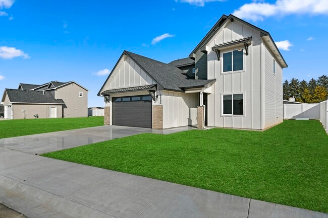 Building Photo - 16542 Red Oak Dr