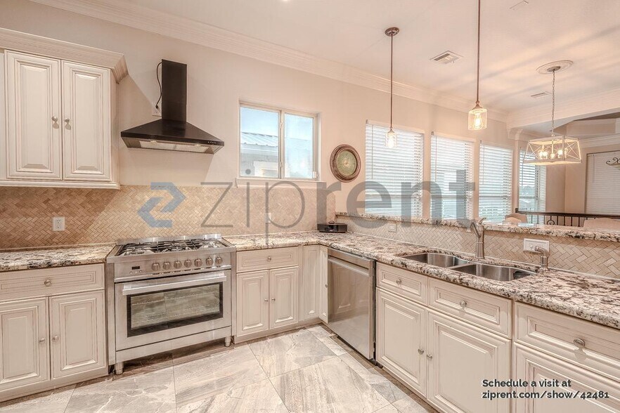 Building Photo - 615 29th St