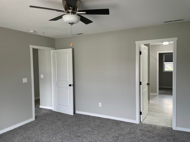 Building Photo - 5711 NW 54th Ct