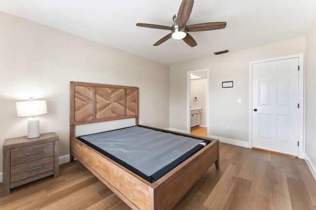 Building Photo - 2431 Heron Terrace