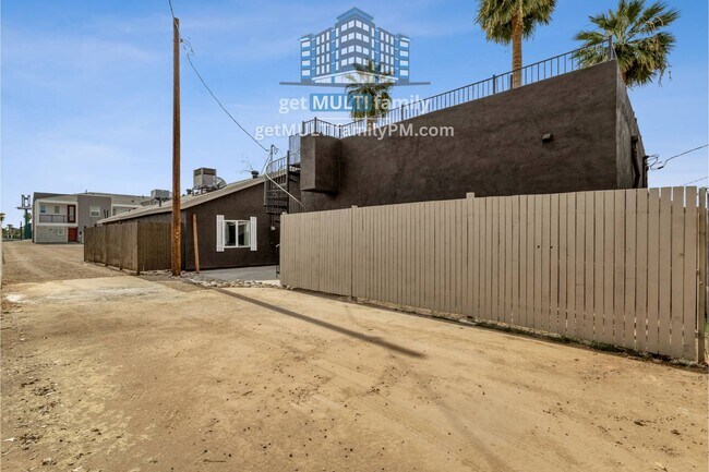 Building Photo - 1006 E Pasadena Ave