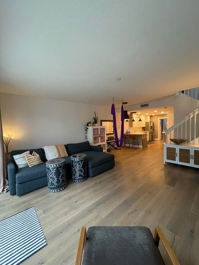 Building Photo - 245 Fortuna Dr